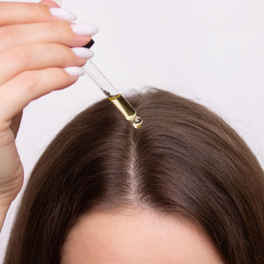 Jak olejować włosy i skórę głowy z Omaya Hair Oil?